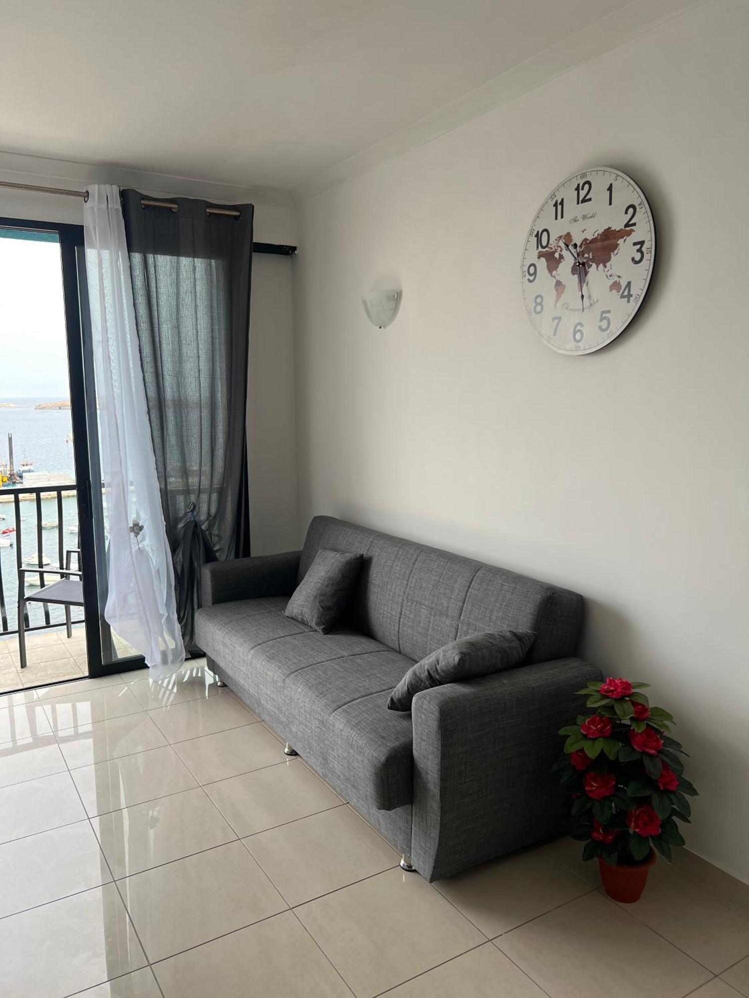 Sea View Penthouse Apartment St. Paul's Bay Bagian luar foto
