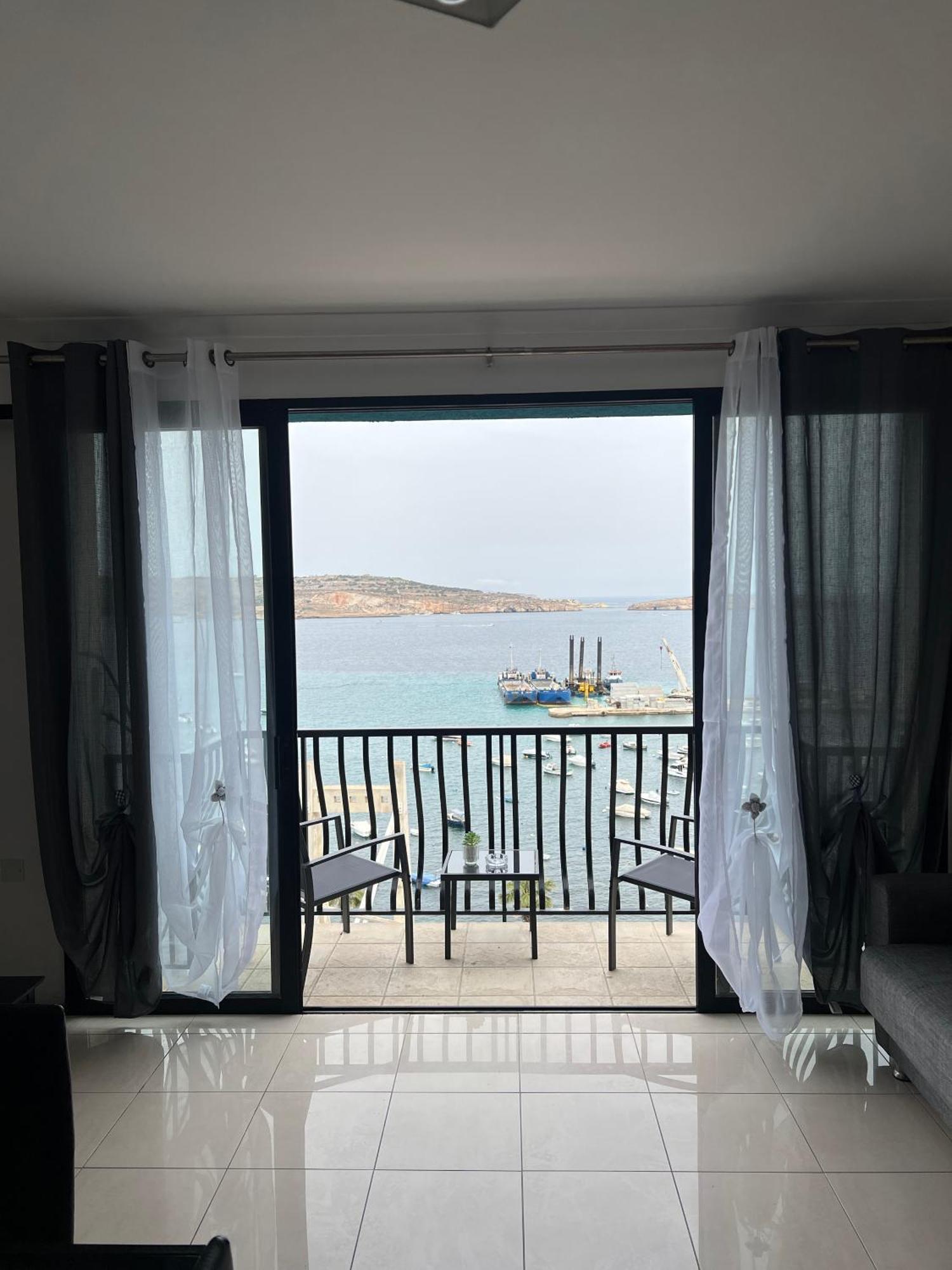 Sea View Penthouse Apartment St. Paul's Bay Bagian luar foto